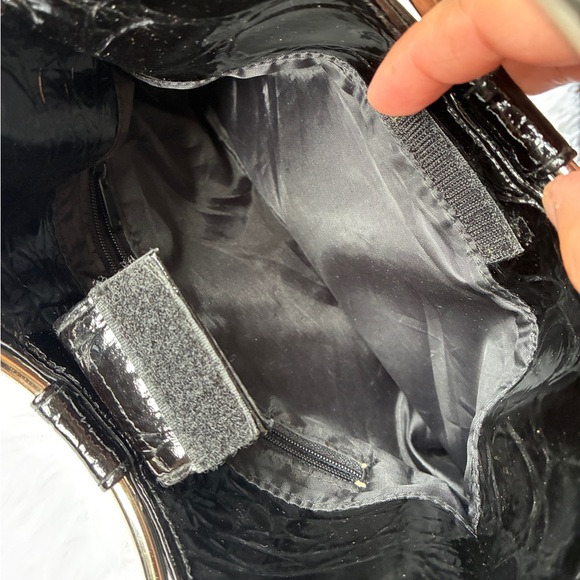 Black Croc-Embossed Handbag 🖤 - Picture 5 of 8